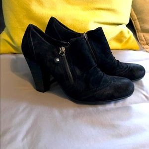 ✨✨Franco Fortini Suede Zip Booties!✨✨